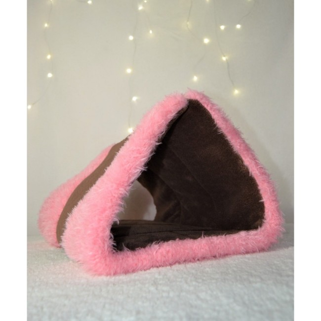 Mājiņa dzīvniekiem (brown house)